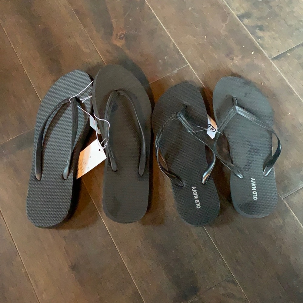 2 pairs ‼️ of brand new flip flops